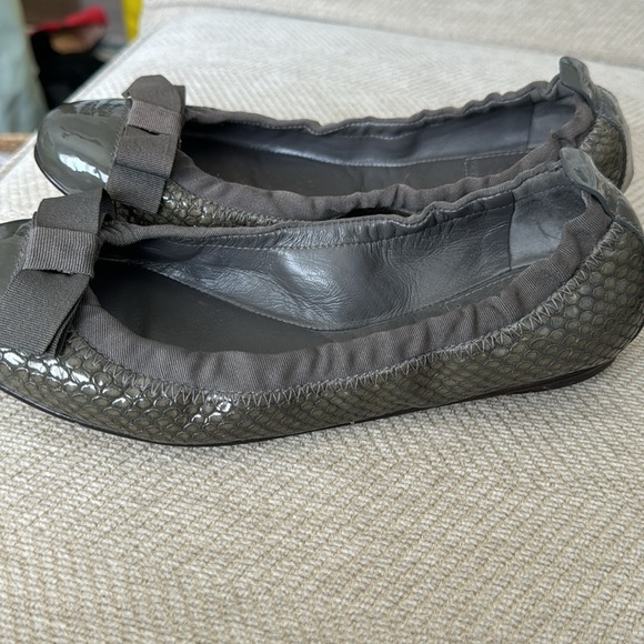 Tory Burch Black Flats with Bow - Picture 7 of 7